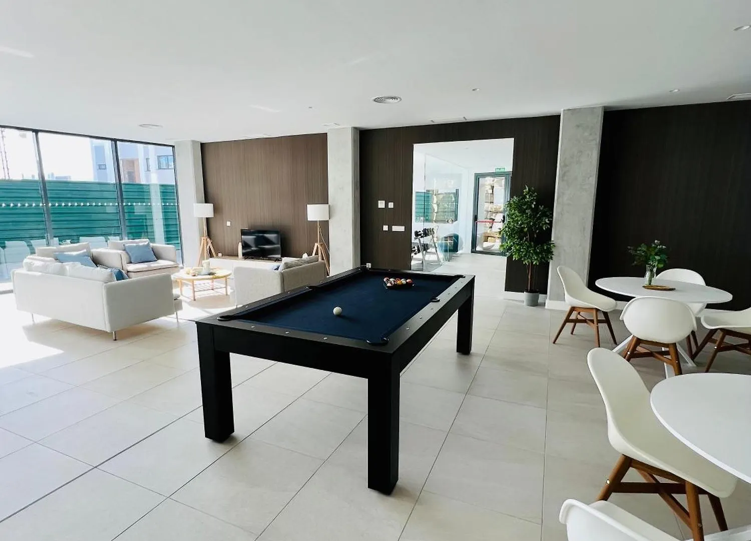 Logement Moderne Et Cosy Avec Piscine, Jacuzzi, Salle De Sport Et Billard Estepona Apartment