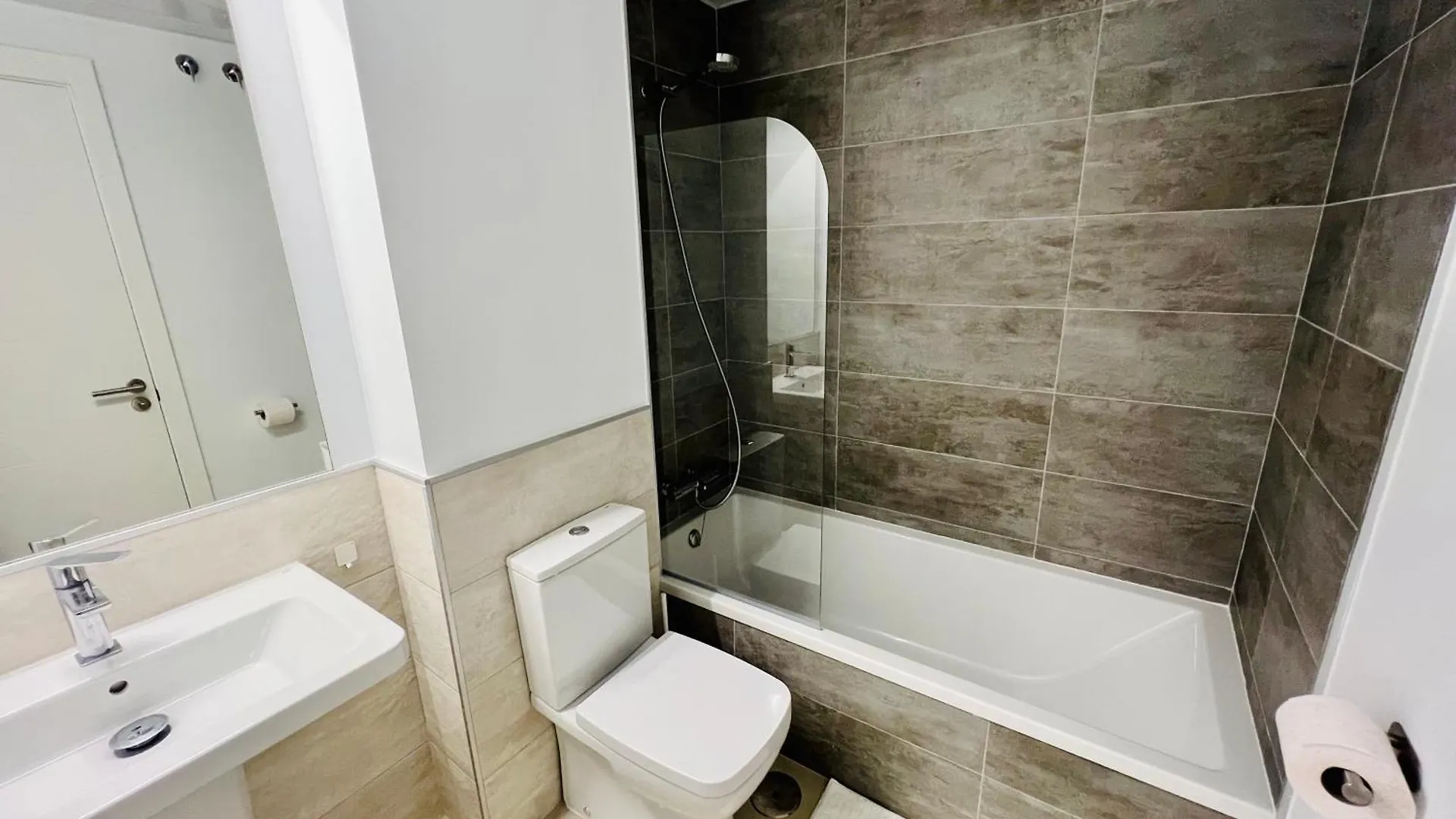 Logement Moderne Et Cosy Avec Piscine, Jacuzzi, Salle De Sport Et Billard Estepona Apartment